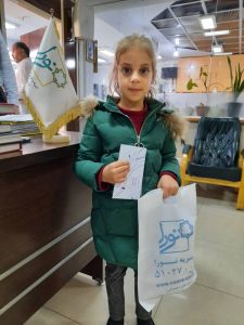 اهدا جایزه به برندگان نقاشی فرزندان خیرین