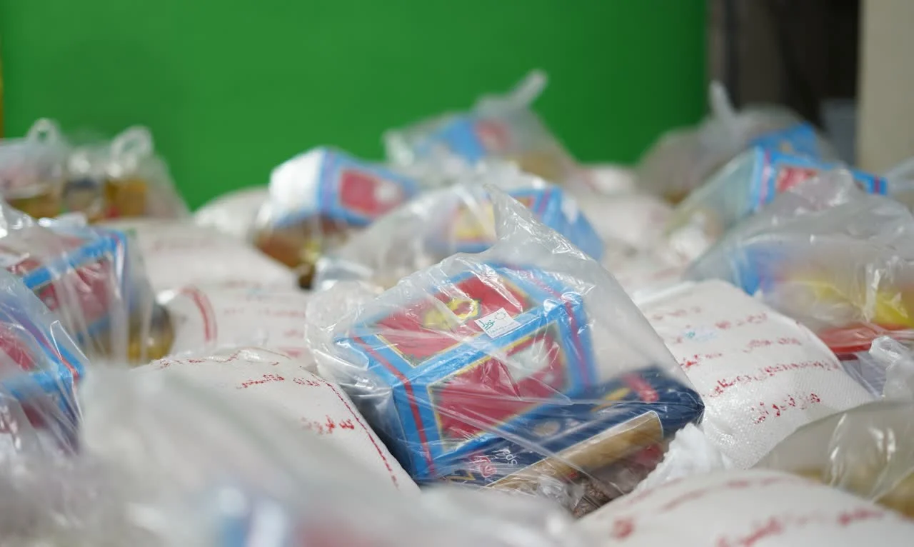 اهدا 450 پک ارزاق و خواروبار بین مددجویان نورا